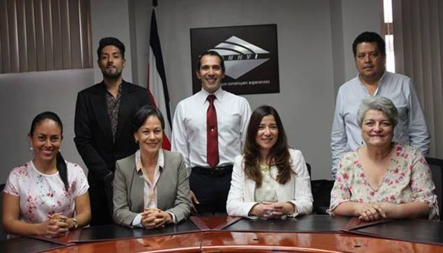 Fotograf&iacute;a con los miembros de la Junta Directiva del Banco Hipotecario de la Vivienda